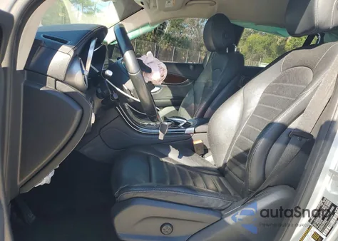 2016 Mercedes-Benz Glc 300 z USA, uszkodzony, nr VIN WDC0G4JB4GF063459